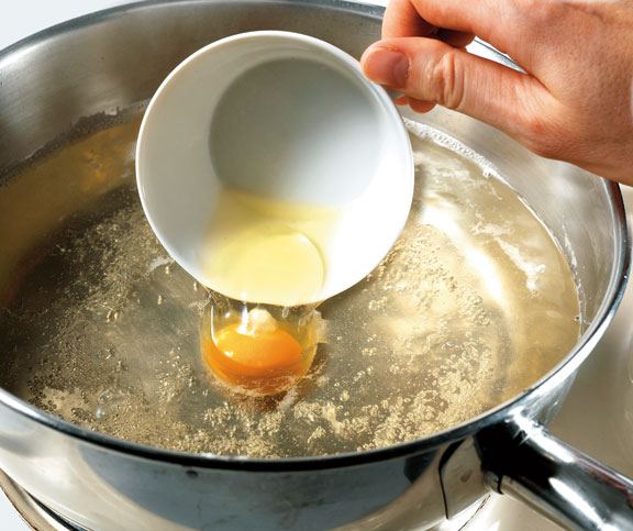Ajouter les œufs au liquide