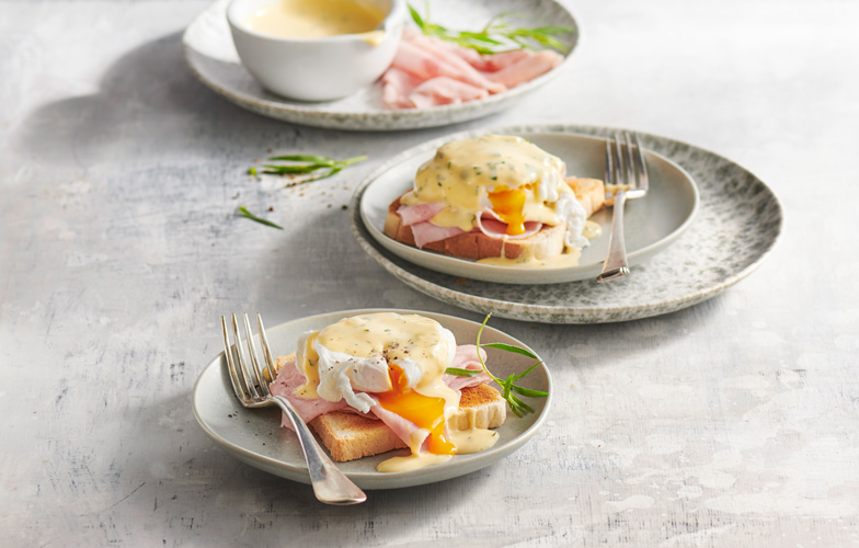 Ideal für den nächsten Brunch: Egg Benedict, eine französische Frühstücks-Spezialität mit pochiertem Ei.